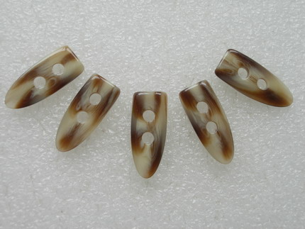 LU30 36mm Natural Brown Resin Toggle Horn 2 Holes Buttons 5pcs