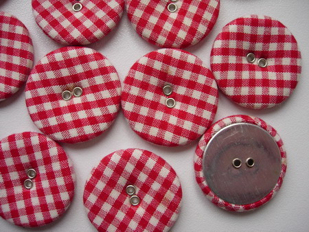 DM15 28mm Checkered Fabric Covered Buttons Red 9pcs