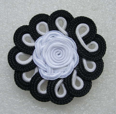 MR161 Black White Macrame Flower Braided Corded Applique 2pcs