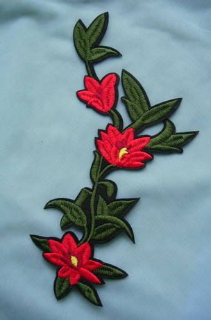 PT195 Red Floral Leaf Embroidered Patch Applique Iron On Dress