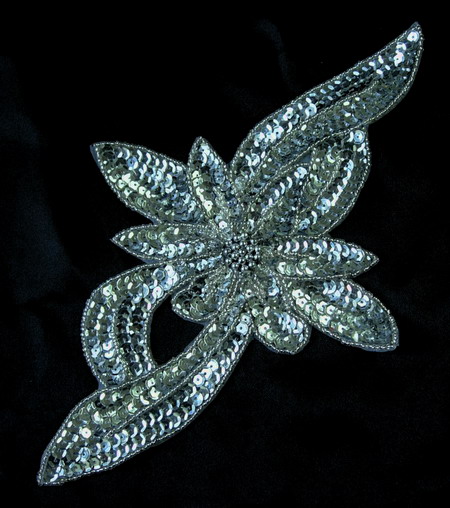 FW70 Leaf Flower Sequin Bead Applique Motif Silver